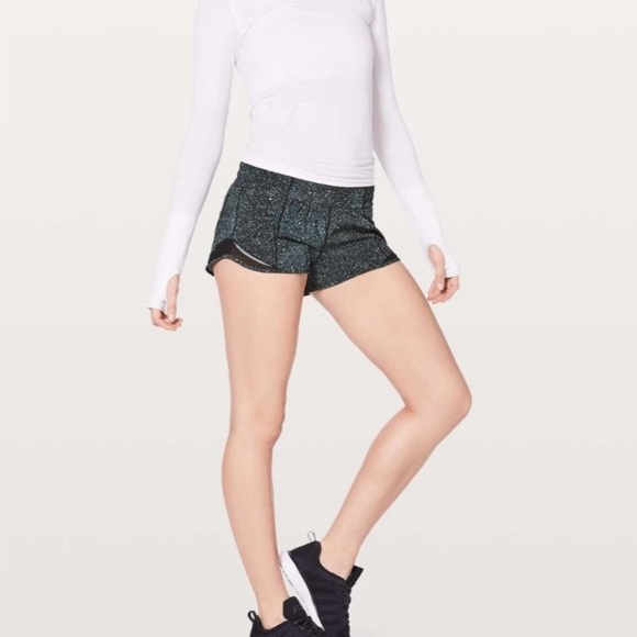 Lululemon sz 6 Hotty Hot Short II 2.5” Mineralize Multi Black/Black Glitter - Picture 8 of 10